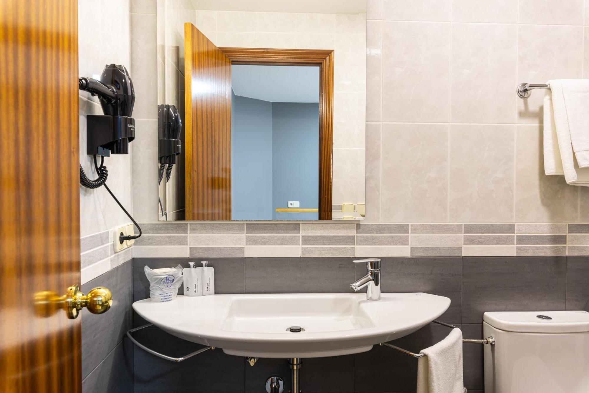 Hotel Europa Arteixo Kültér fotó